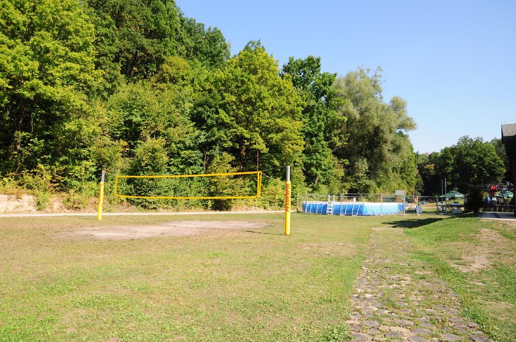 Karczma Parchatka Buitenkant foto