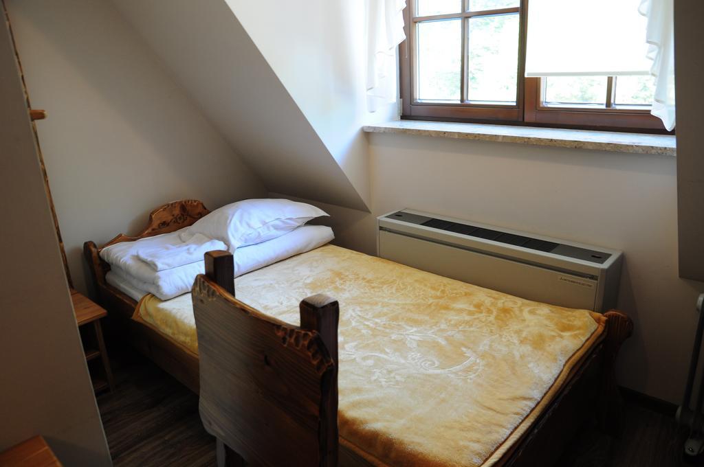 Karczma Parchatka Buitenkant foto