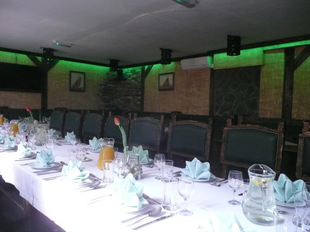 Karczma Parchatka Buitenkant foto