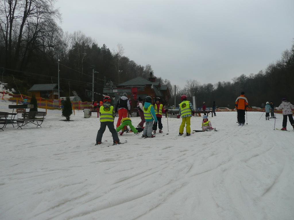 Karczma Parchatka Buitenkant foto