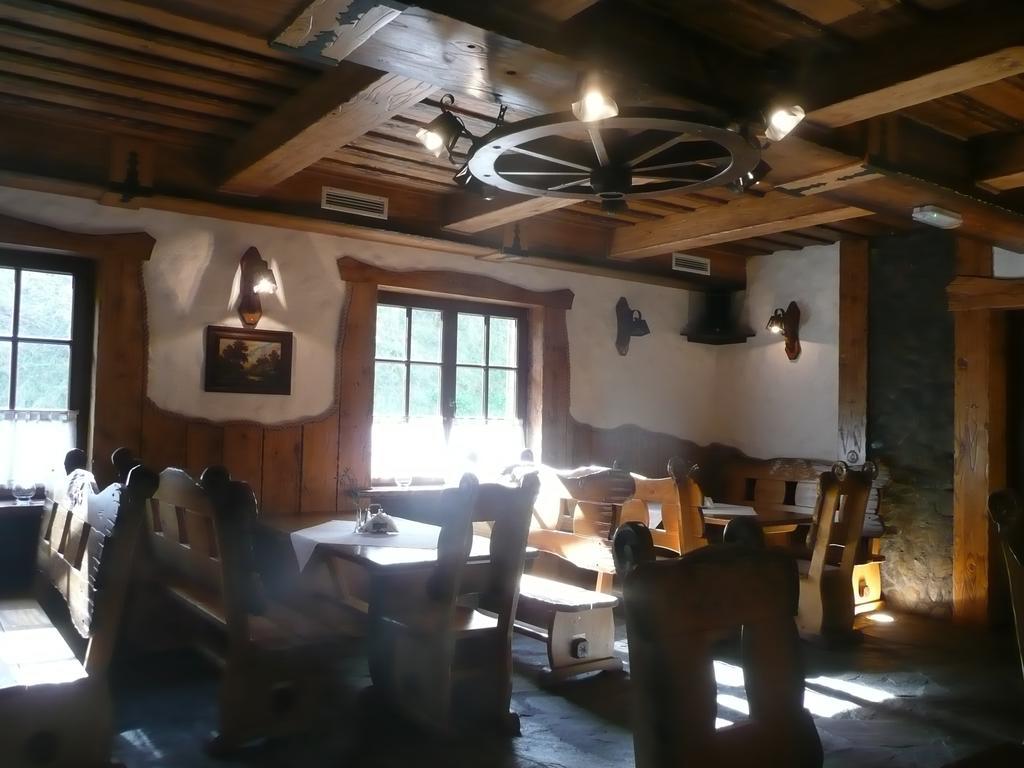 Karczma Parchatka Buitenkant foto